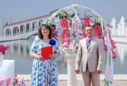 Ведущая и певец Шеремет Елена и Илья