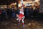 Шоу команда по футбольному фристайлу  Одно касание