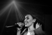 Певица Альбах Эрика