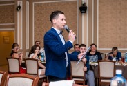 Ведущий Исаков Евгений