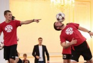 Шоу команда по футбольному фристайлу  Одно касание