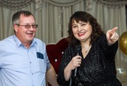 Ведущая и певец Шеремет Елена и Илья