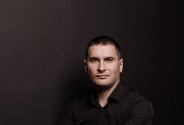 Ведущий Исаков Евгений