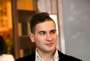 Ведущий Исаков Евгений