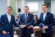 Ведущий Свешников Илья