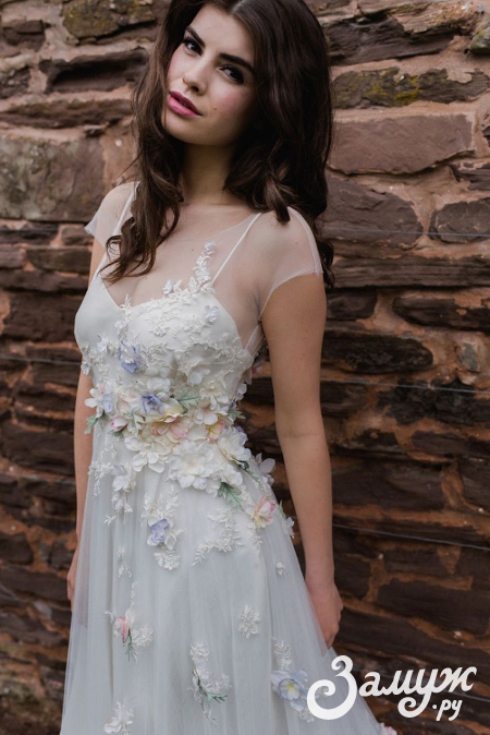 Свадебное платье расшитое цветами