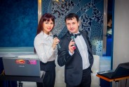 Звукооператор и певица DJ Nikki