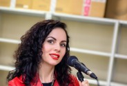 Звукооператор и певица DJ Nikki
