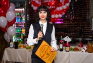 Ведущая, певица Лесникова Ника