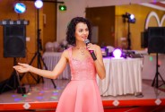 Ведущая, певица Лесникова Ника