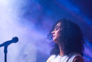 Звукооператор и певица DJ Nikki