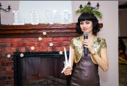 Ведущая, певица Лесникова Ника