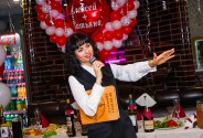 Ведущая, певица Лесникова Ника