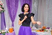Ведущая, певица Лесникова Ника