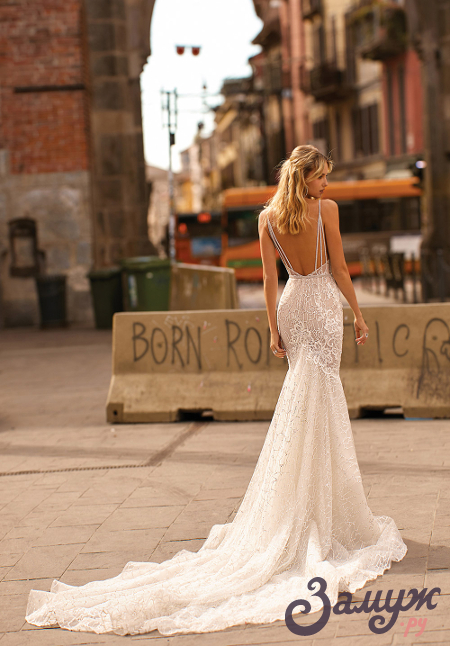 Свадебное платье с обнажённой спиной